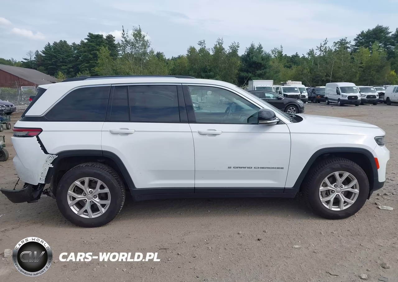 2023 Jeep Grand Cherokee Limited 4X4 VIN:1C4RJHBG4PC510289 - 13