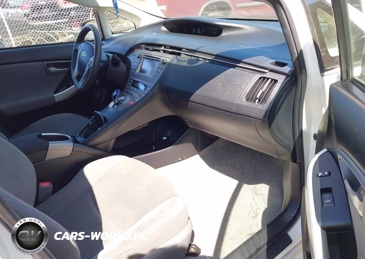 2015 Toyota Prius Three VIN:JTDKN3DU1F0446465 - 5