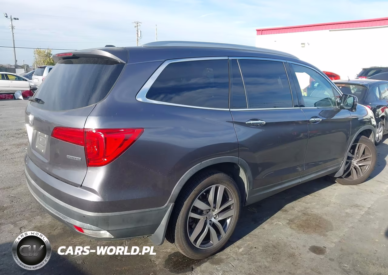 2017 Honda Pilot Touring VIN:5FNYF5H94HB007645 - 4