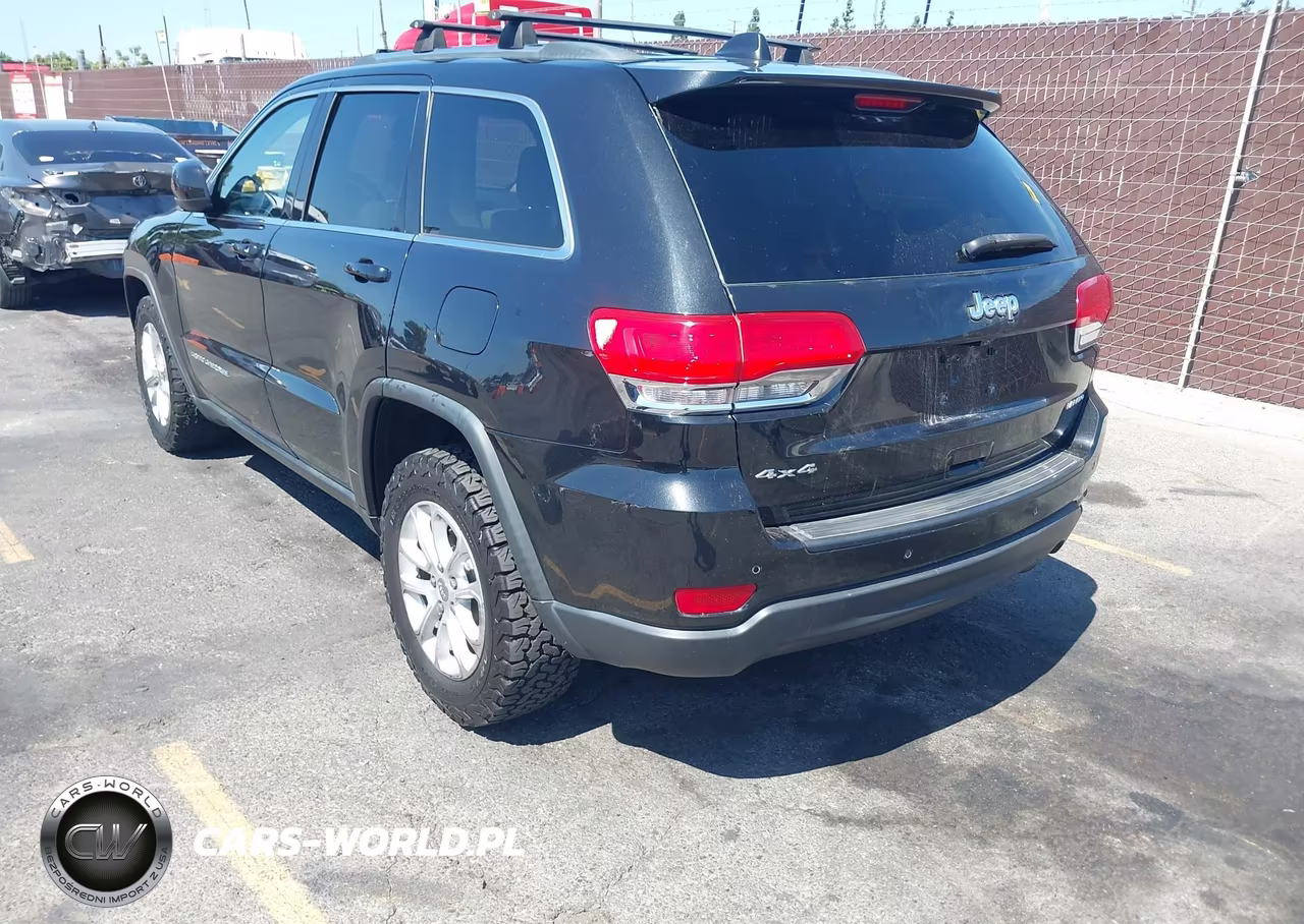 2015 Jeep Grand Cherokee Laredo VIN:1C4RJFAG8FC208105 - 3