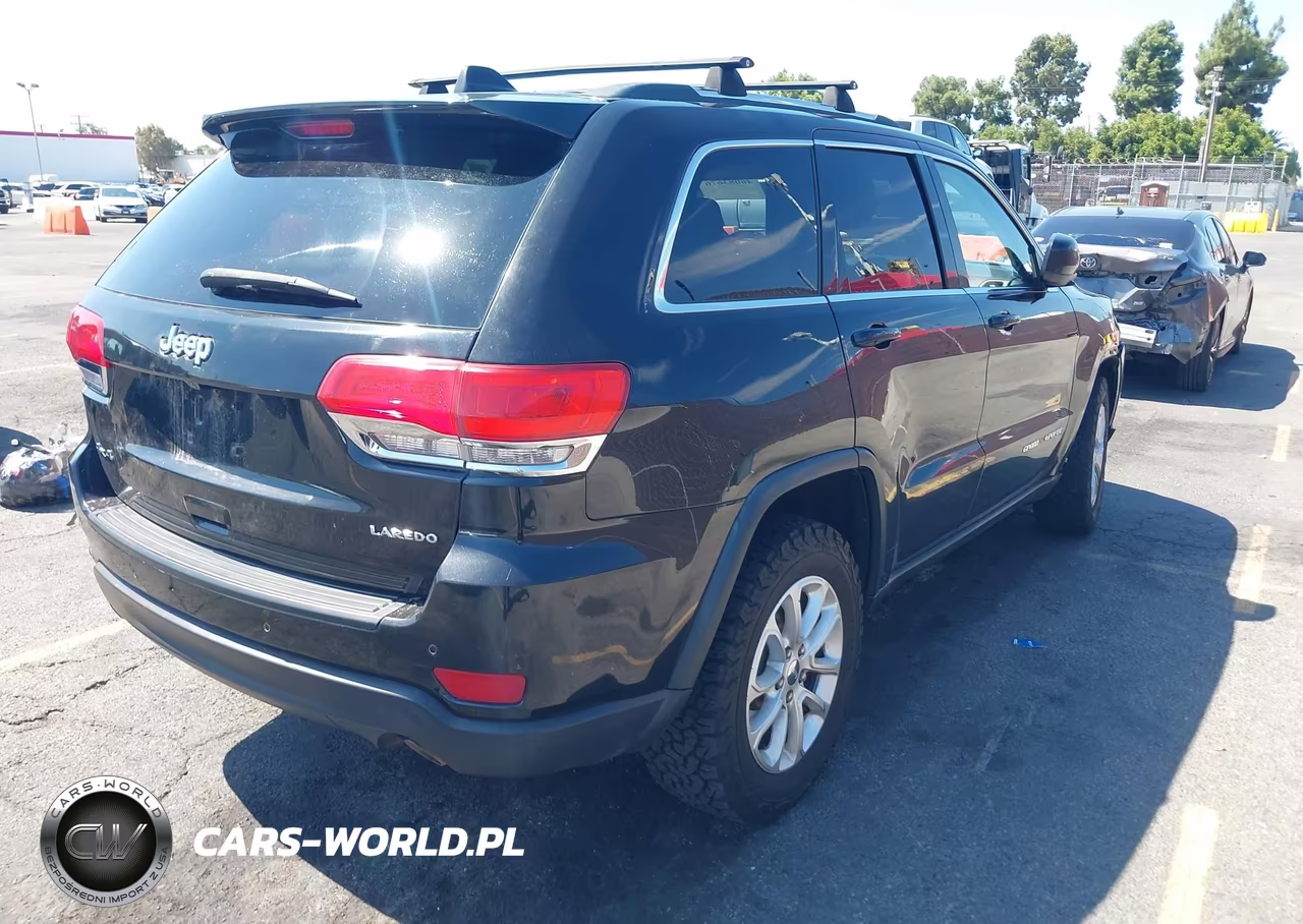 2015 Jeep Grand Cherokee Laredo VIN:1C4RJFAG8FC208105 - 4