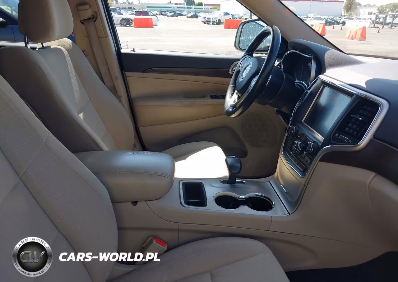 2015 Jeep Grand Cherokee Laredo VIN:1C4RJFAG8FC208105 - 5