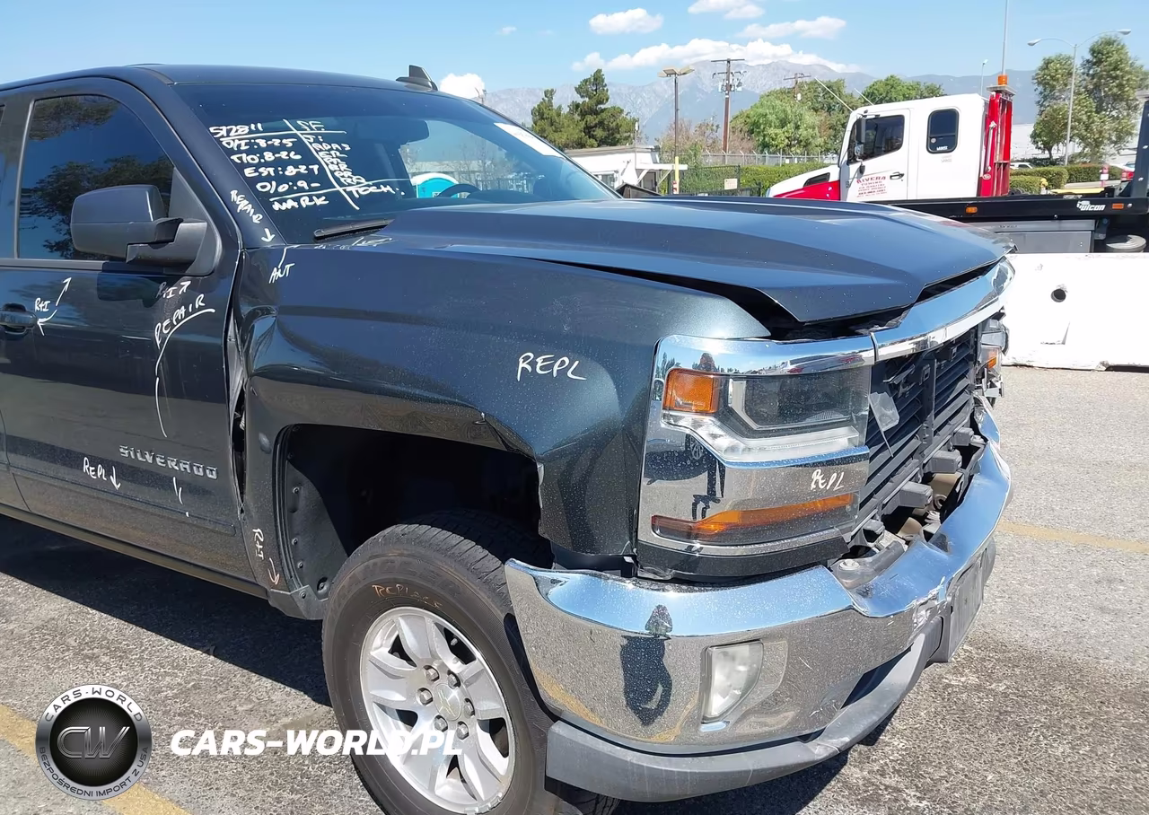 2018 Chevrolet Silverado 1500 1Lt VIN:3GCPCREC9JG475575 - 18