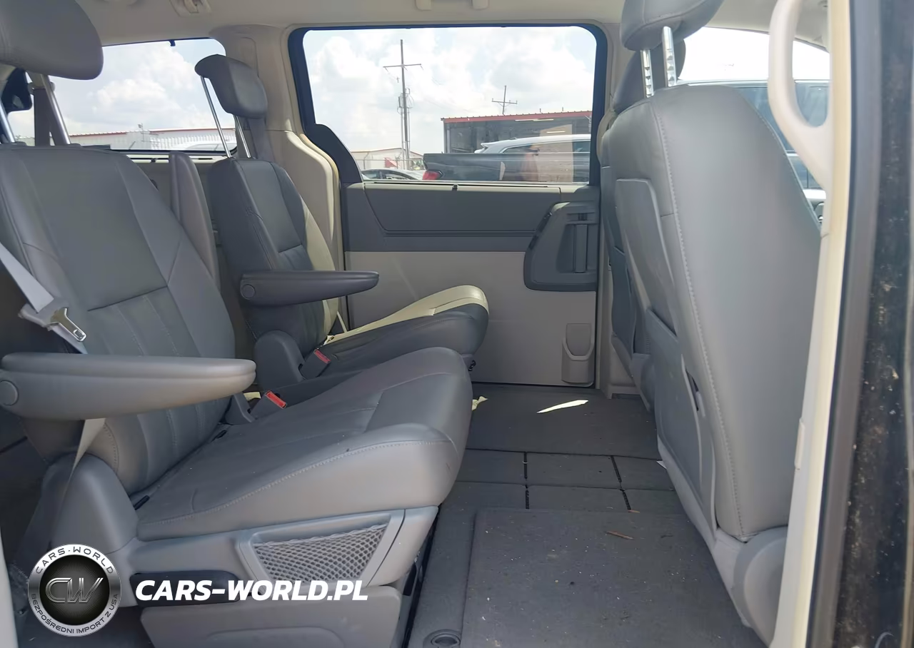 2008 Chrysler Town & Country Touring VIN:2A8HR54P18R822992 - 8