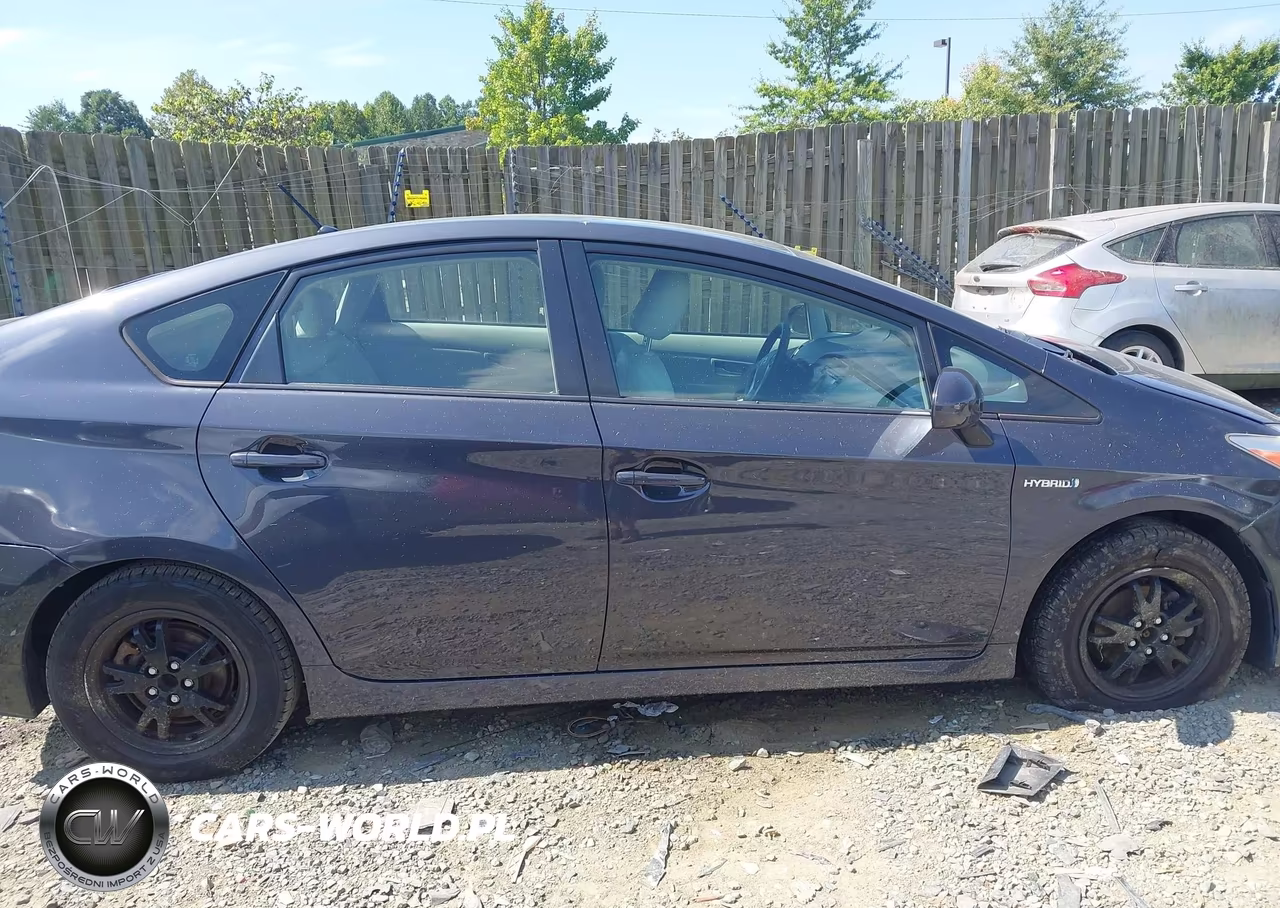2013 Toyota Prius Two VIN:JTDKN3DU9D5665190 - 13