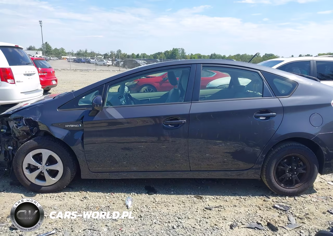 2013 Toyota Prius Two VIN:JTDKN3DU9D5665190 - 14