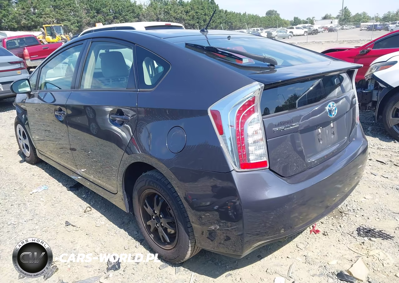 2013 Toyota Prius Two VIN:JTDKN3DU9D5665190 - 3