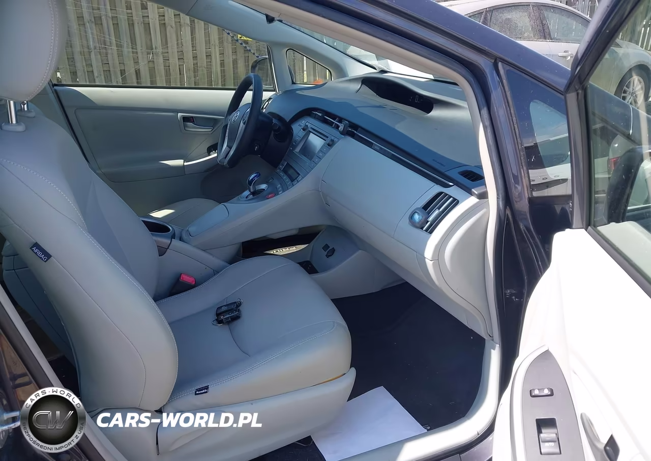 2013 Toyota Prius Two VIN:JTDKN3DU9D5665190 - 5