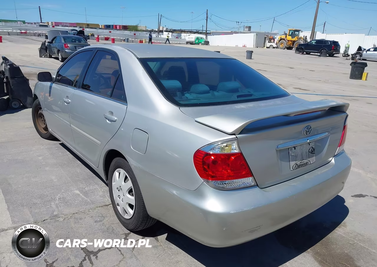 2005 Toyota Camry Le VIN:4T1BE32K35U025805 - 3