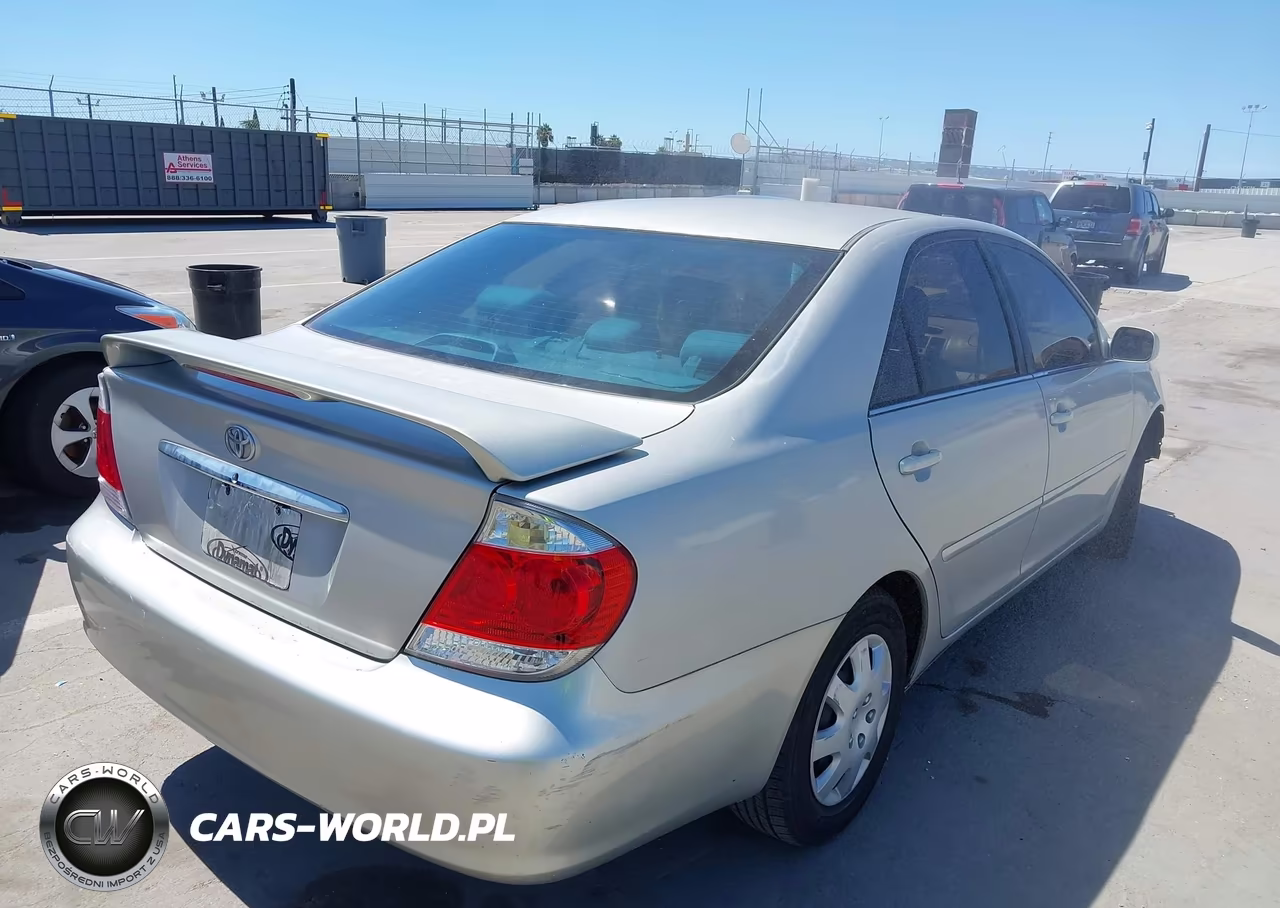2005 Toyota Camry Le VIN:4T1BE32K35U025805 - 4
