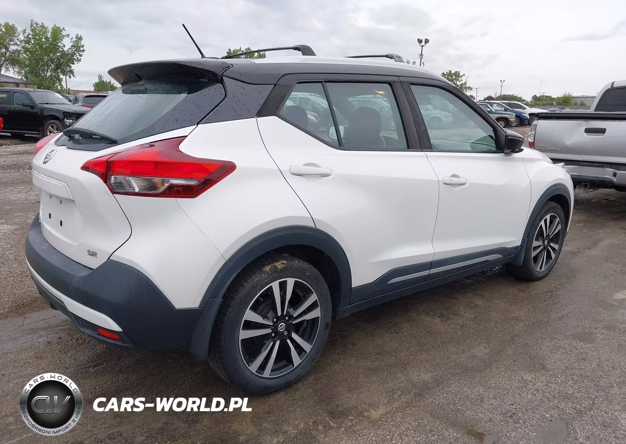 2018 Nissan Kicks Sr VIN:3N1CP5CU6JL530761 - 4