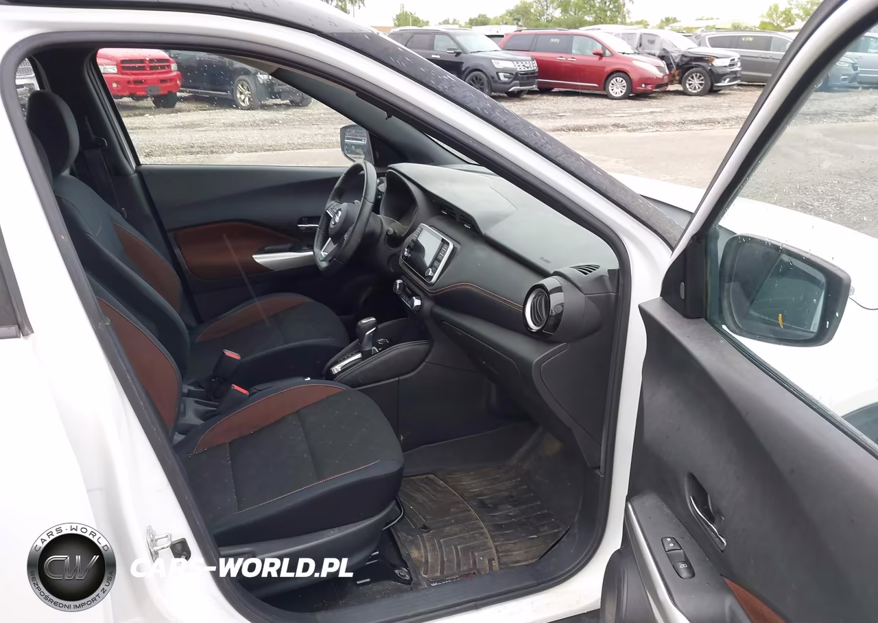 2018 Nissan Kicks Sr VIN:3N1CP5CU6JL530761 - 5