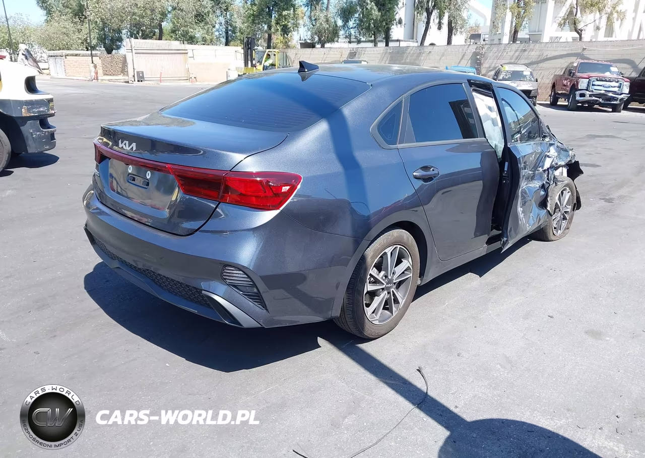 2024 Kia Forte Lxs VIN:3KPF24AD3RE827539 - 4