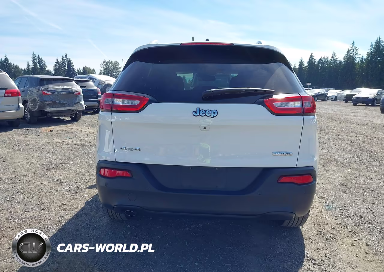 2018 Jeep Cherokee Latitude 4X4 VIN:1C4PJMCB9JD528436 - 16