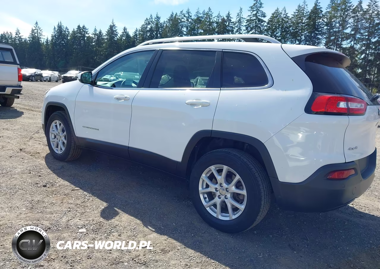 2018 Jeep Cherokee Latitude 4X4 VIN:1C4PJMCB9JD528436 - 3