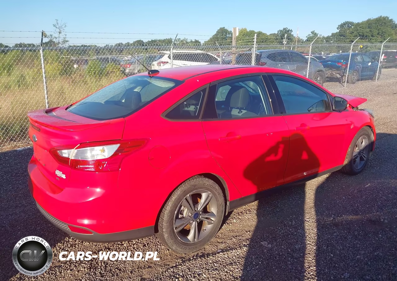 2014 Ford Focus Se VIN:1FADP3F22EL361023 - 4