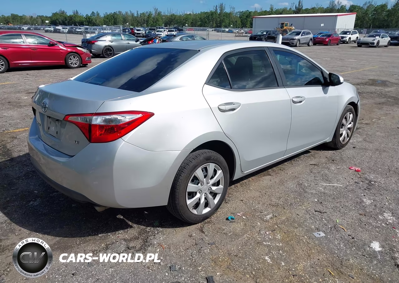 2016 Toyota Corolla Le VIN:2T1BURHE8GC552976 - 4