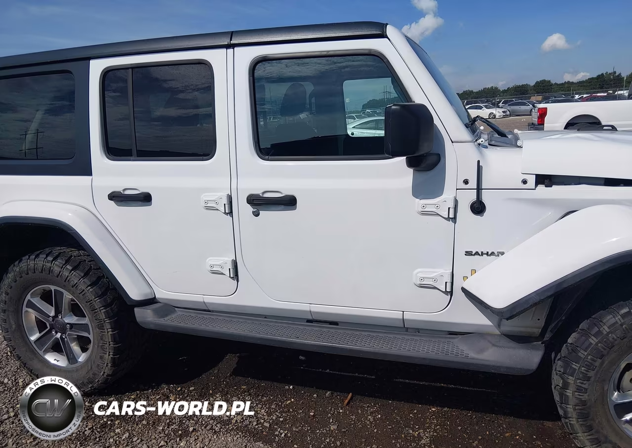 2019 Jeep Wrangler Unlimited Sahara 4X4 VIN:1C4HJXEN4KW595593 - 13