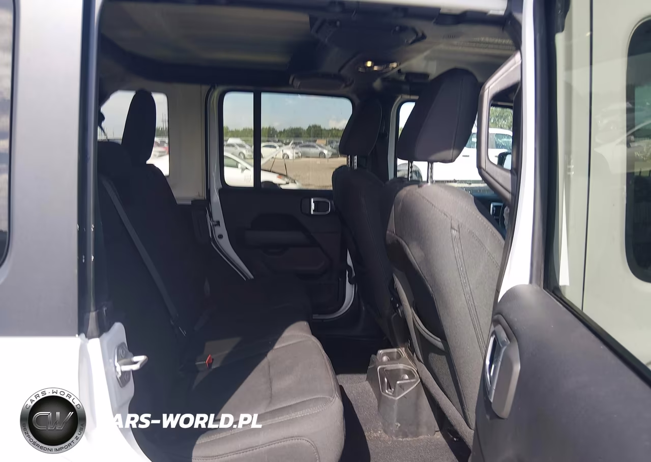 2019 Jeep Wrangler Unlimited Sahara 4X4 VIN:1C4HJXEN4KW595593 - 8