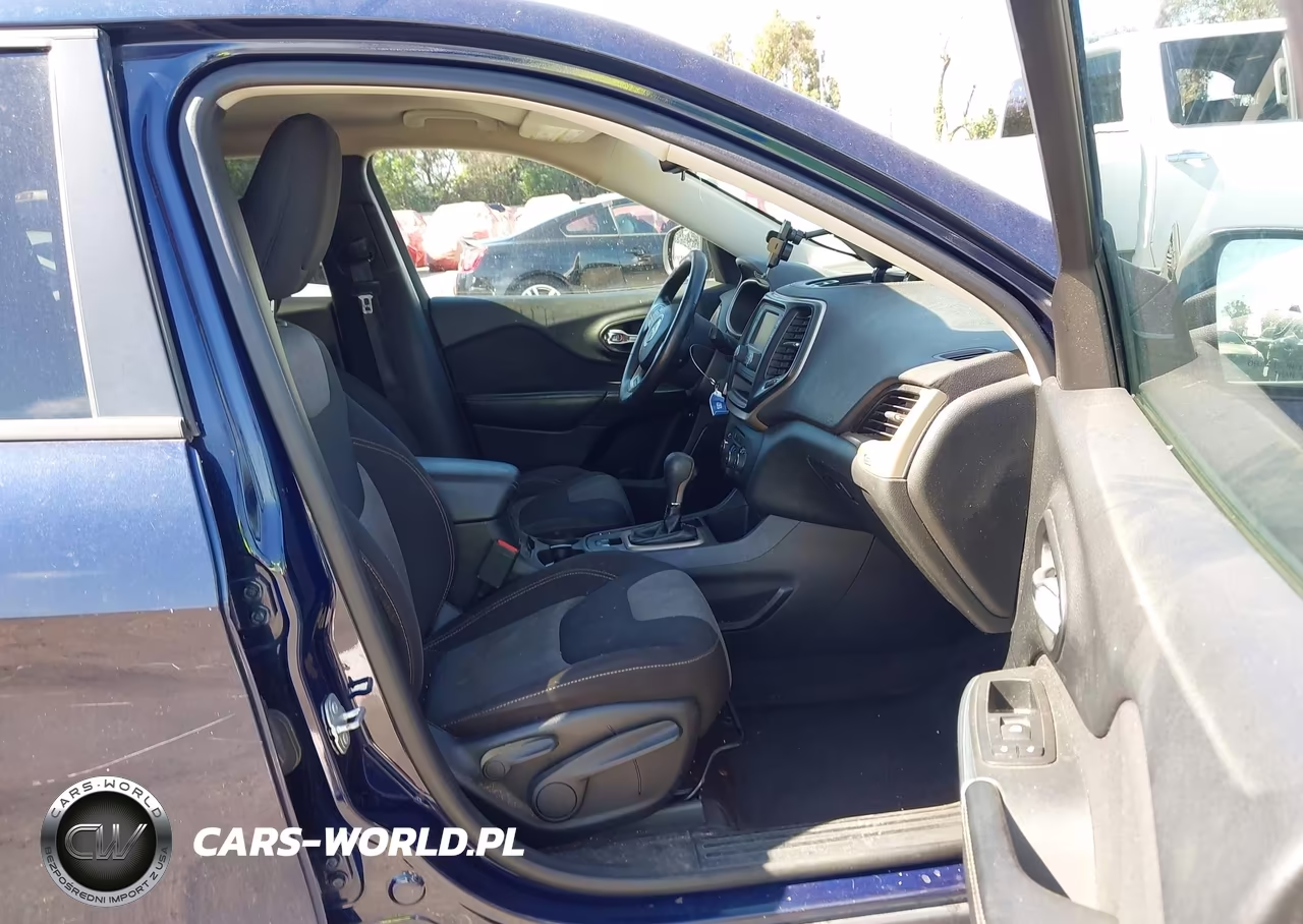 2016 Jeep Cherokee Sport VIN:1C4PJLAB4GW307935 - 5