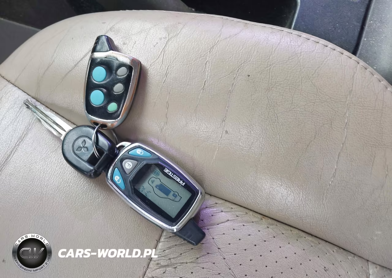 2001 Mitsubishi Montero Limited VIN:JA4MW51R21J002302 - 11
