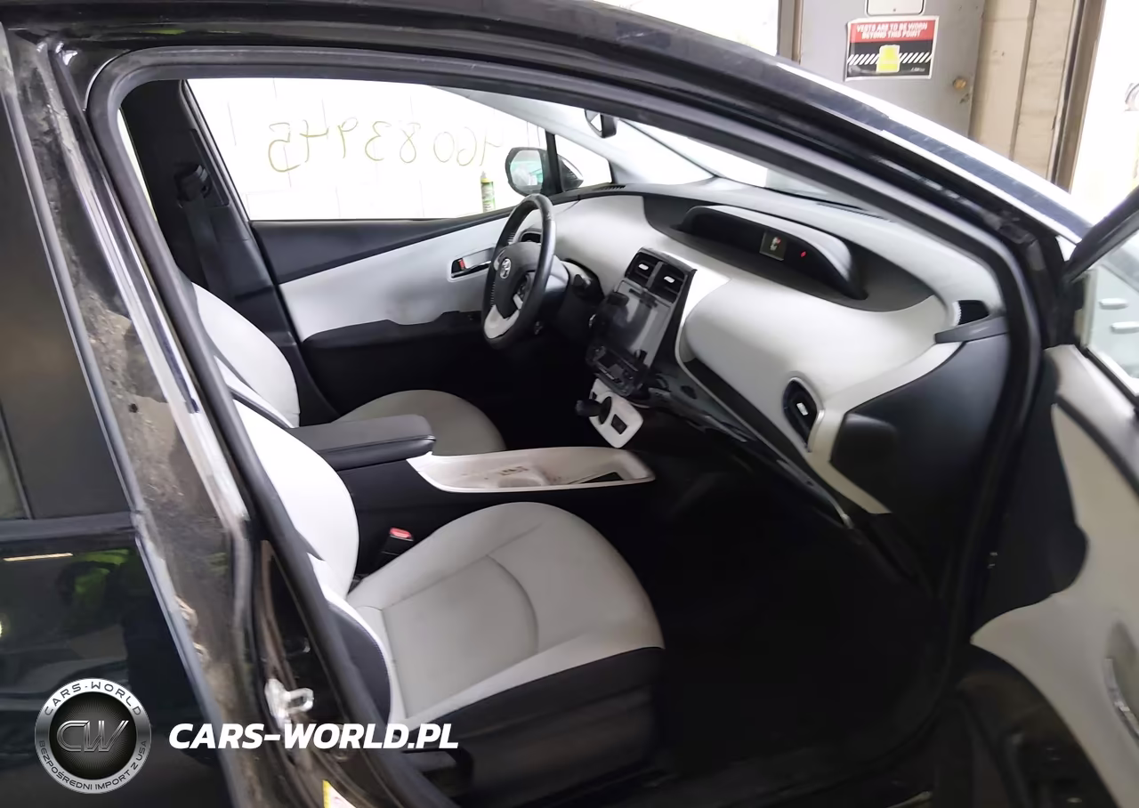 2016 Toyota Prius Four Touring VIN:JTDKARFU8G3023233 - 5