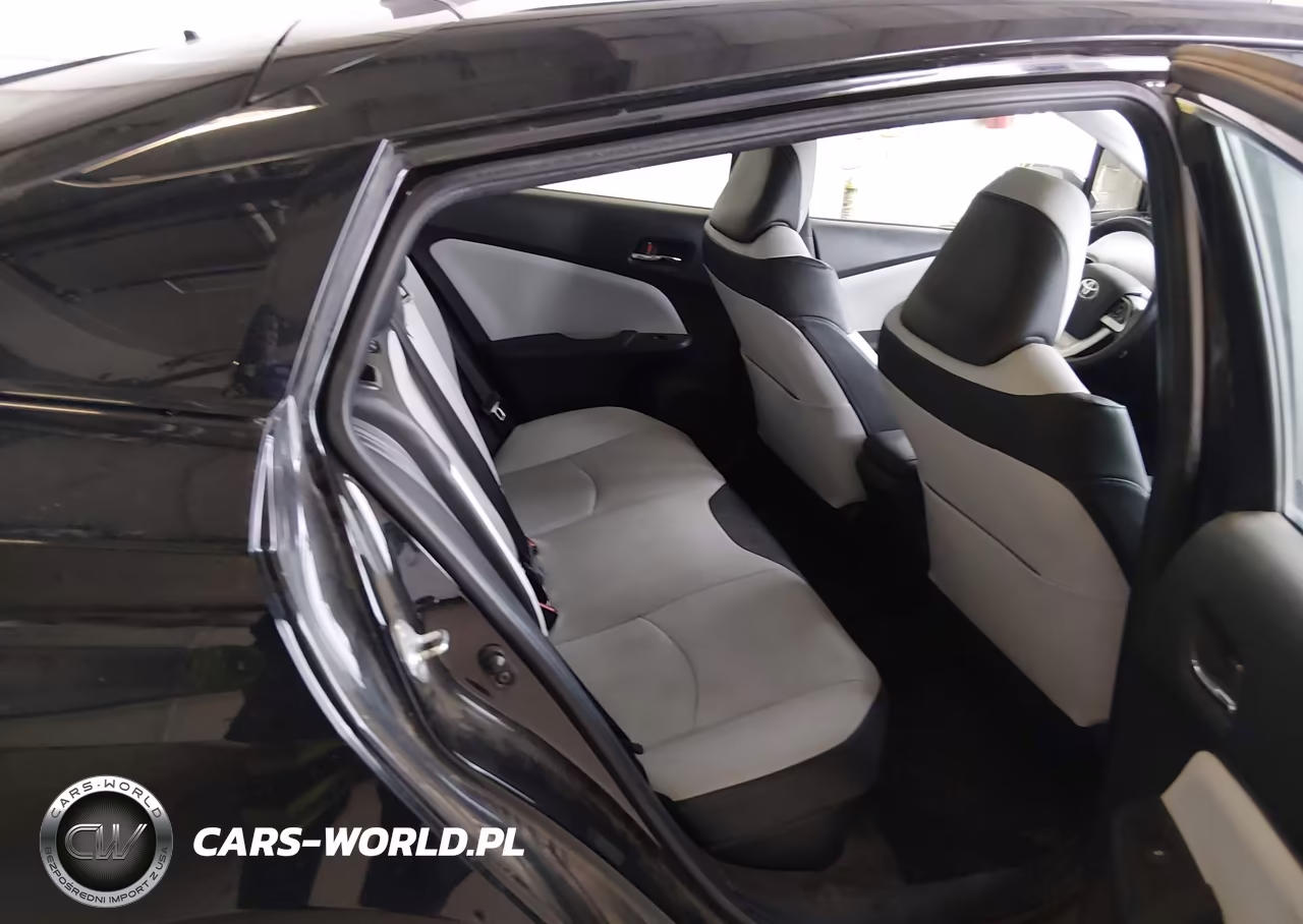 2016 Toyota Prius Four Touring VIN:JTDKARFU8G3023233 - 8
