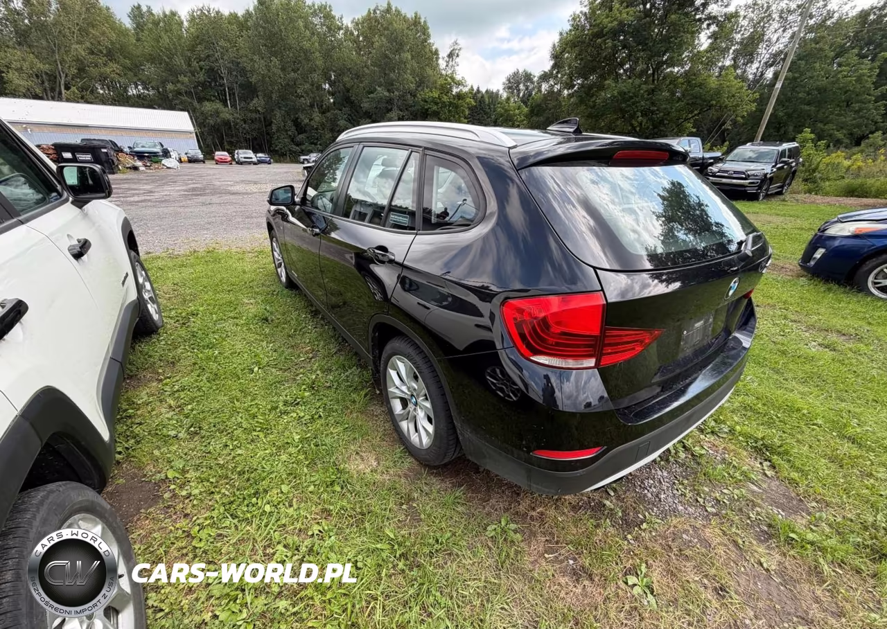 2014 BMW X1 xDrive28I VIN:WBAVL1C52EVY11400 - 3