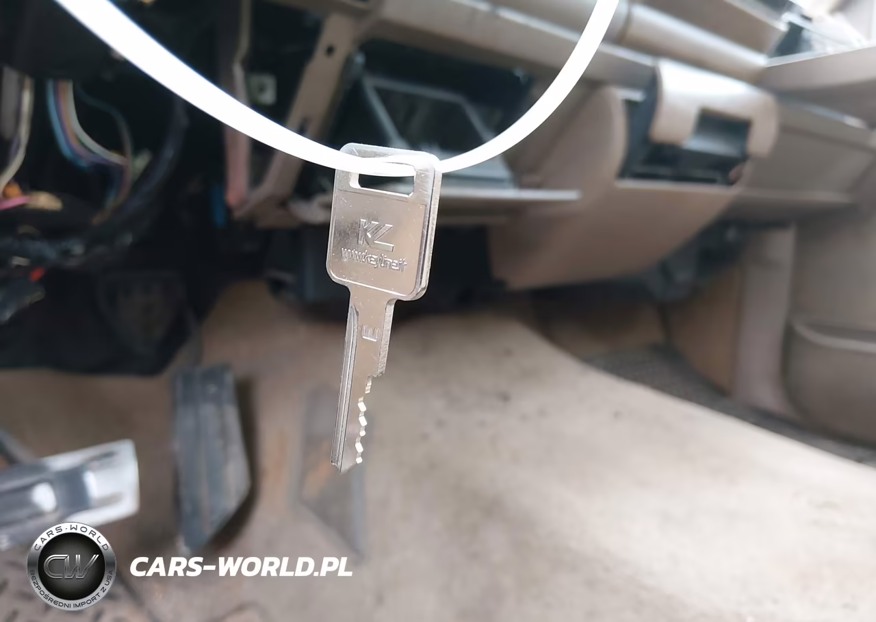 1993 GMC Sierra C1500 VIN:2GTEC19K2P1559829 - 11