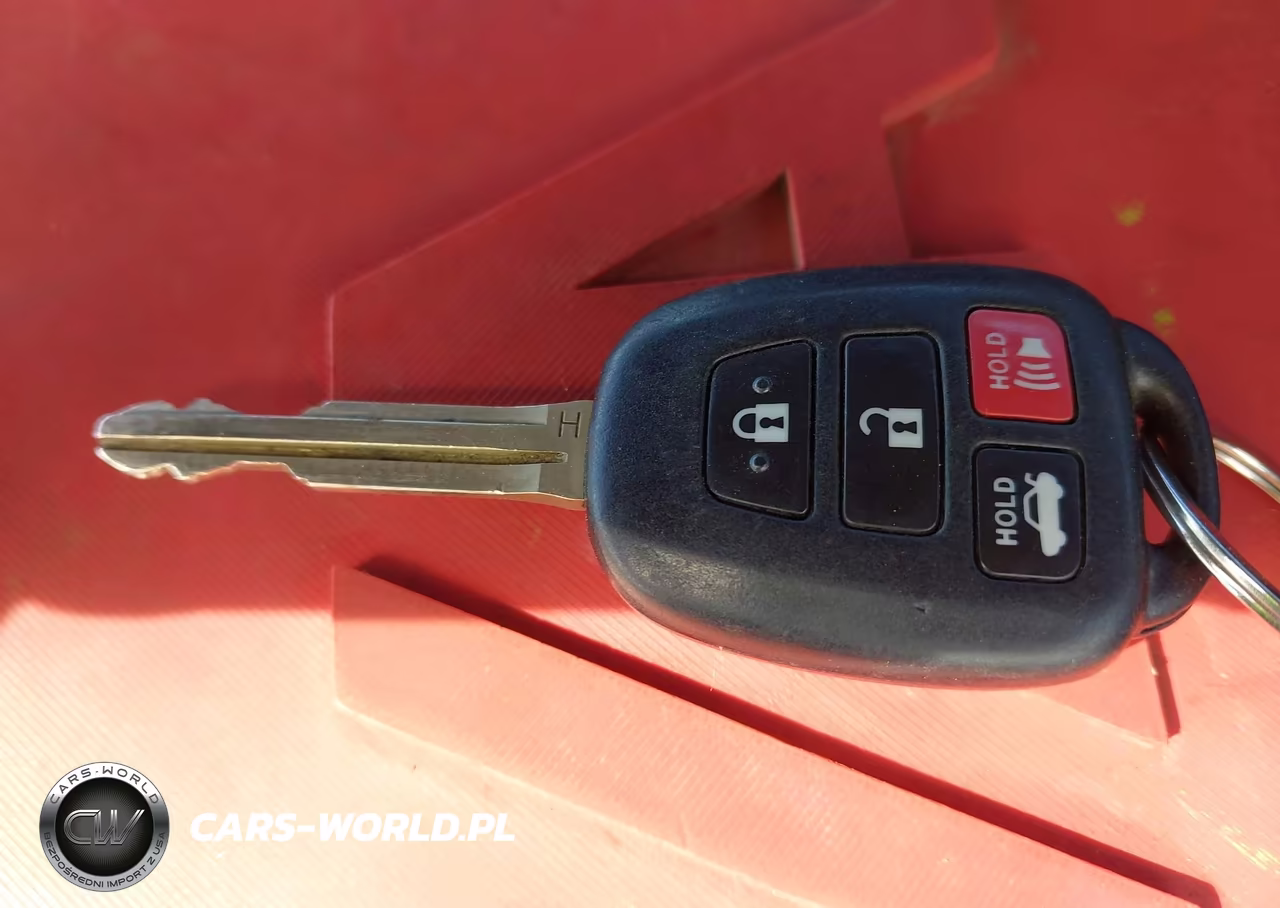 2018 Toyota Corolla Le VIN:5YFBURHE4JP841585 - 11