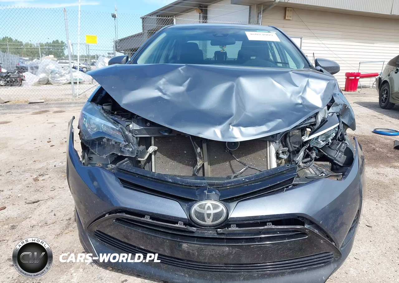 2018 Toyota Corolla Le VIN:5YFBURHE4JP841585 - 12