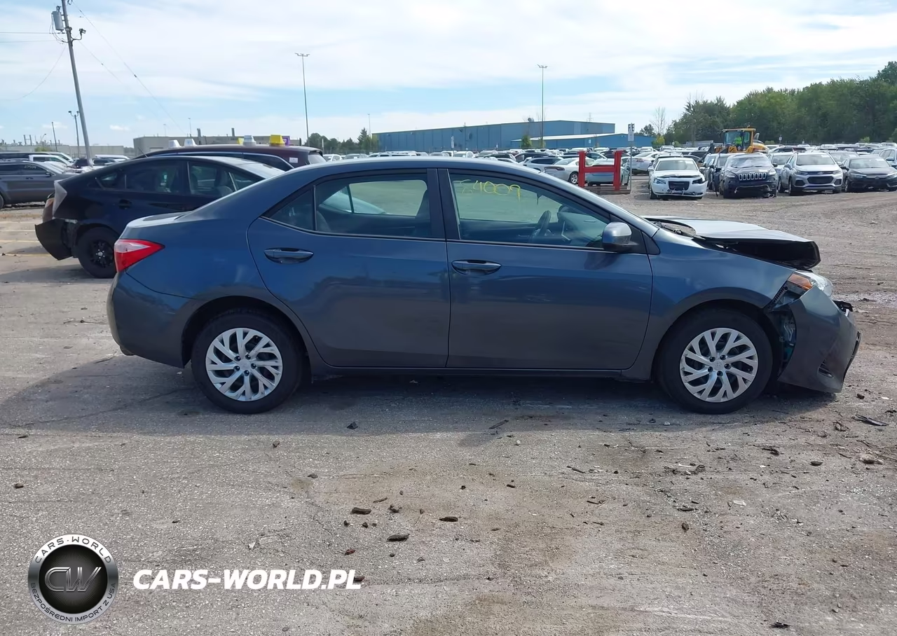 2018 Toyota Corolla Le VIN:5YFBURHE4JP841585 - 13