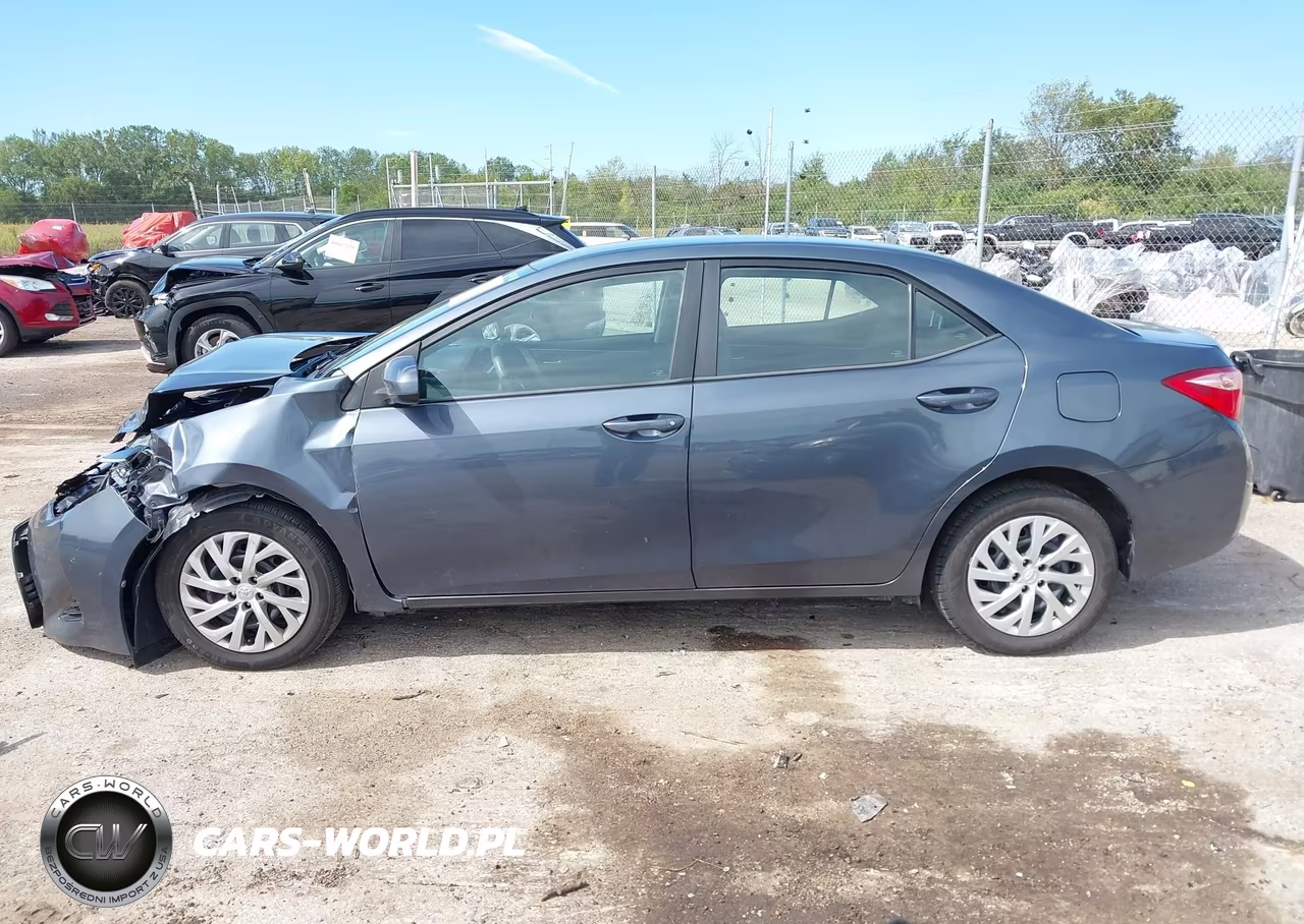 2018 Toyota Corolla Le VIN:5YFBURHE4JP841585 - 14