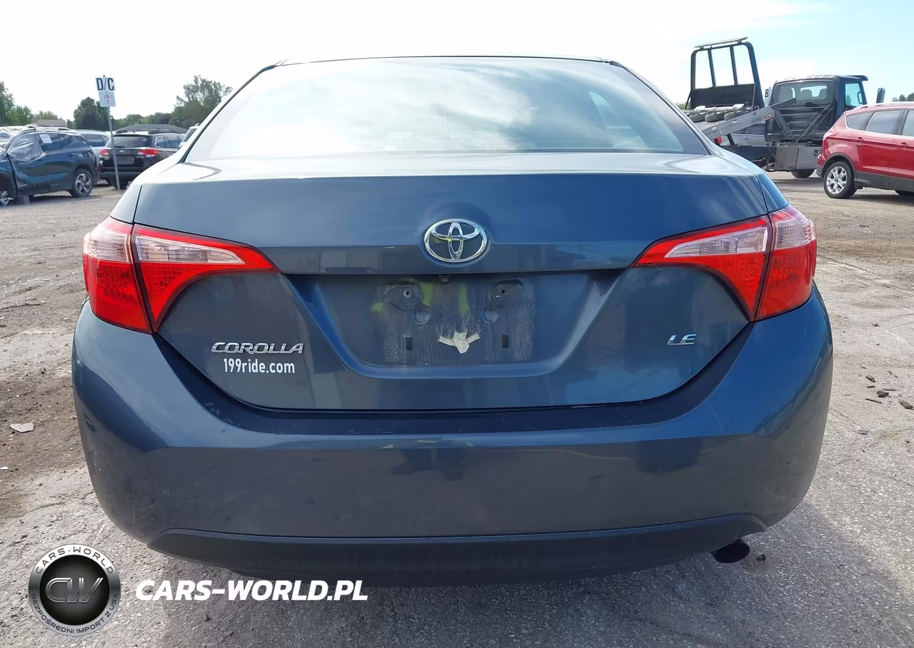 2018 Toyota Corolla Le VIN:5YFBURHE4JP841585 - 16