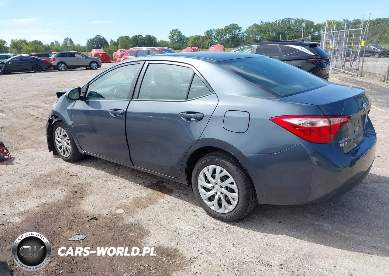 2018 Toyota Corolla Le VIN:5YFBURHE4JP841585 - 3