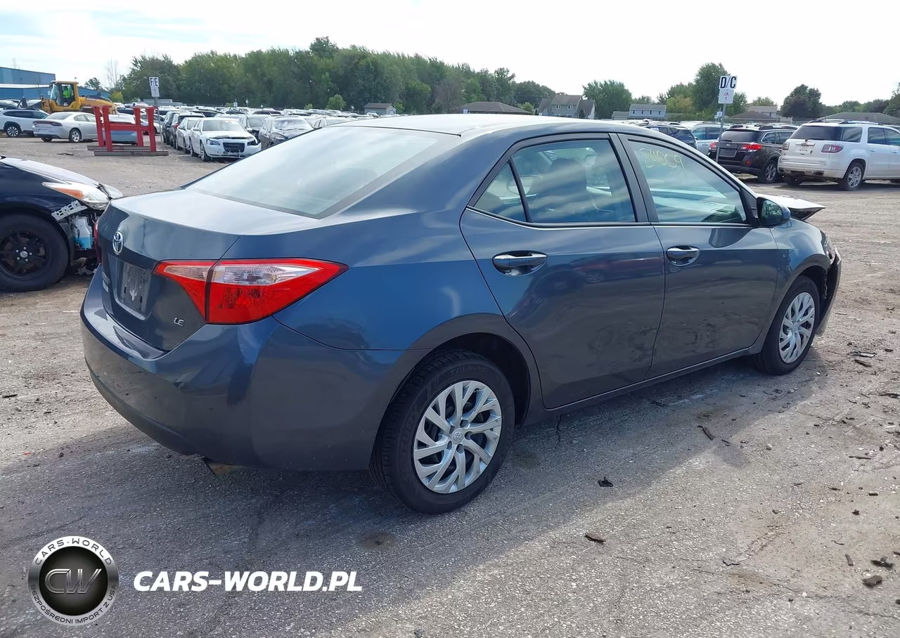 2018 Toyota Corolla Le VIN:5YFBURHE4JP841585 - 4