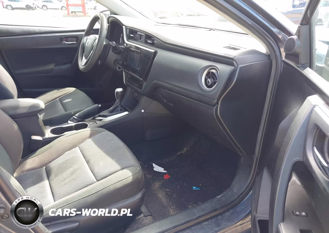 2018 Toyota Corolla Le VIN:5YFBURHE4JP841585 - 5