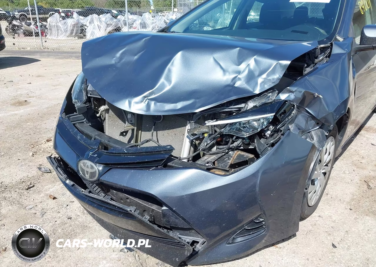 2018 Toyota Corolla Le VIN:5YFBURHE4JP841585 - 6