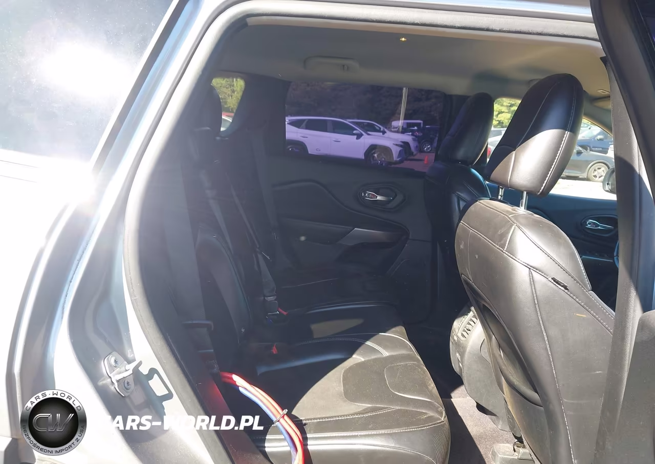 2019 Jeep Cherokee Latitude Plus Fwd VIN:1C4PJLLB0KD151331 - 8