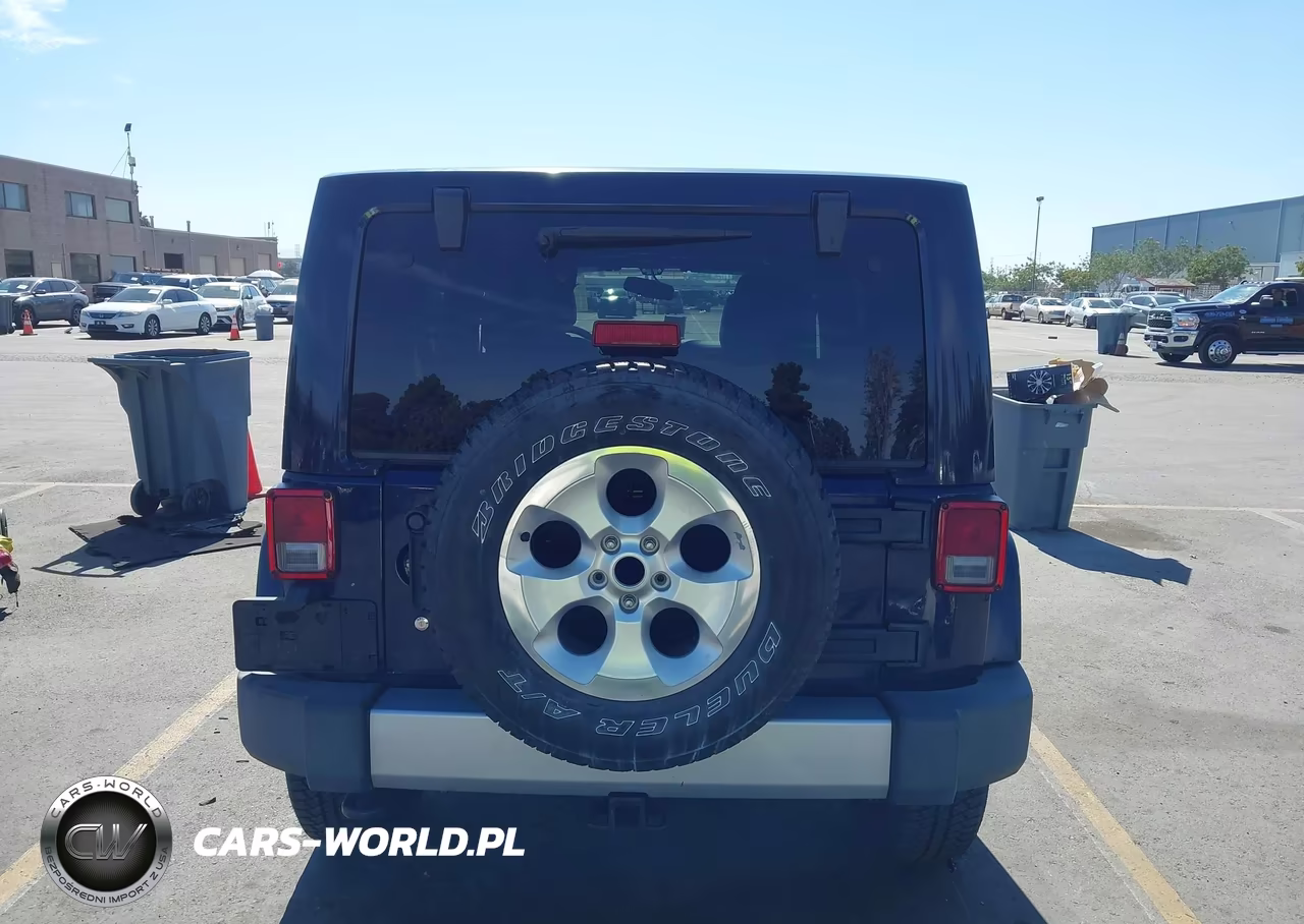 2013 Jeep Wrangler Unlimited Sahara VIN:1C4HJWEG3DL527026 - 16