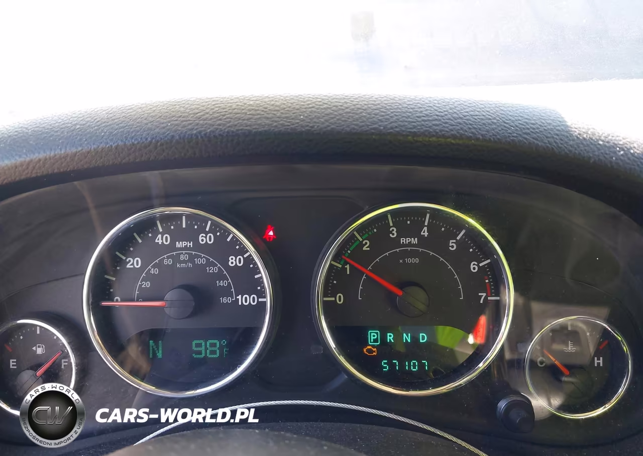 2013 Jeep Wrangler Unlimited Sahara VIN:1C4HJWEG3DL527026 - 7