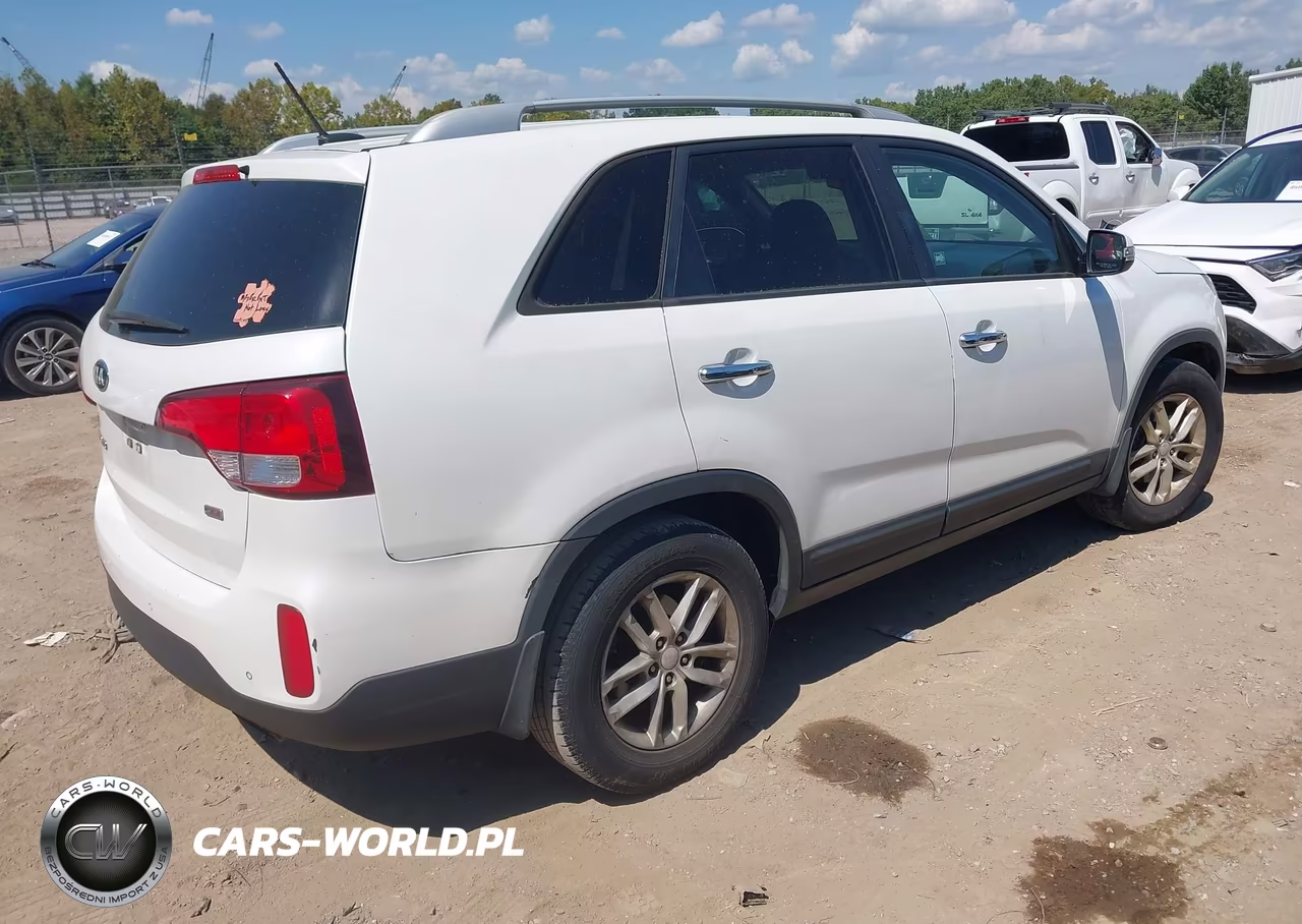 2015 Kia Sorento Lx VIN:5XYKT4A69FG658705 - 4
