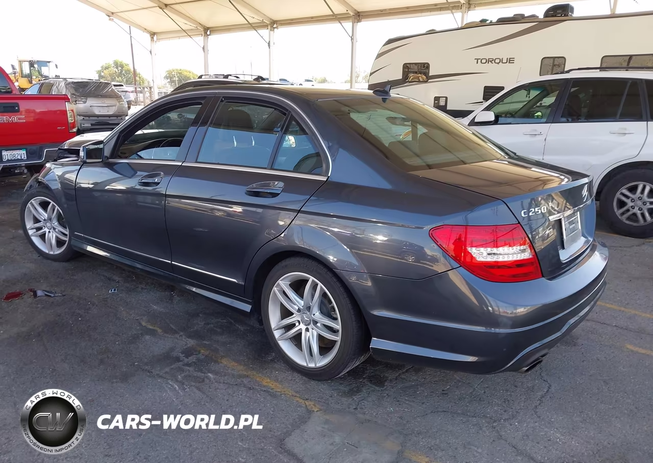 2013 Mercedes-Benz C 250 Sport VIN:WDDGF4HB9DR258504 - 3