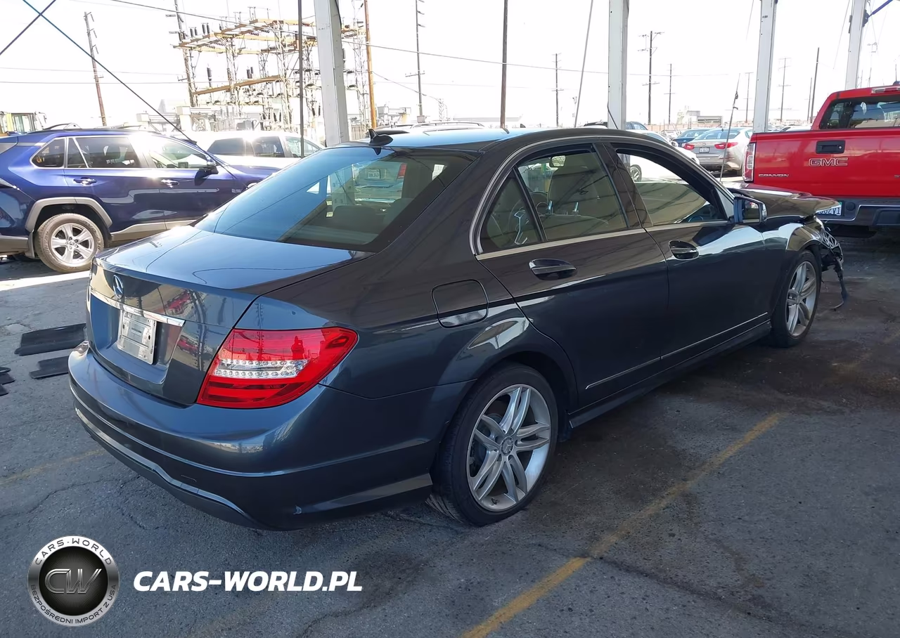 2013 Mercedes-Benz C 250 Sport VIN:WDDGF4HB9DR258504 - 4