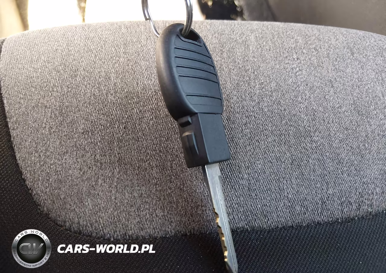 2014 Jeep Cherokee Latitude VIN:1C4PJMCSXEW192564 - 11