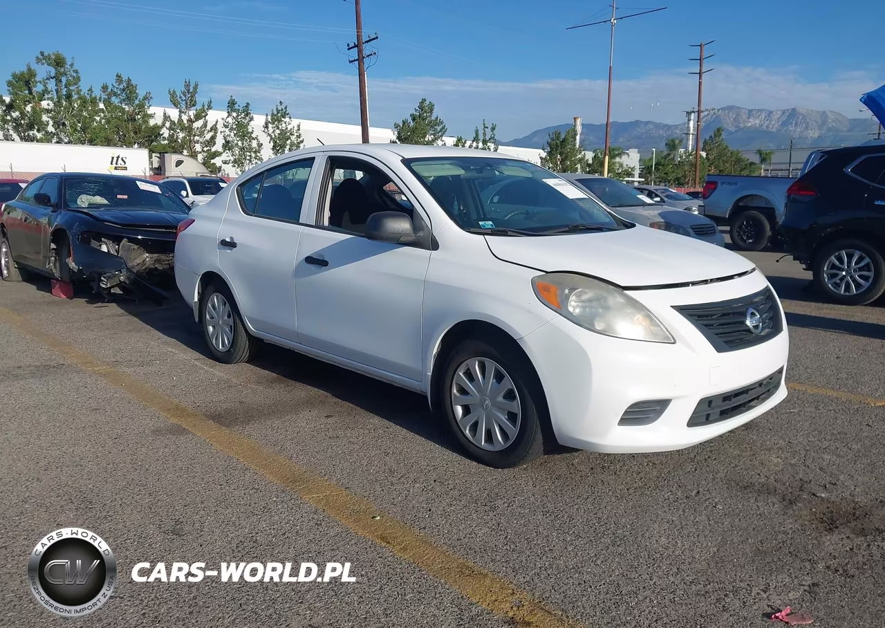 2014 Nissan Versa 1.6 S+