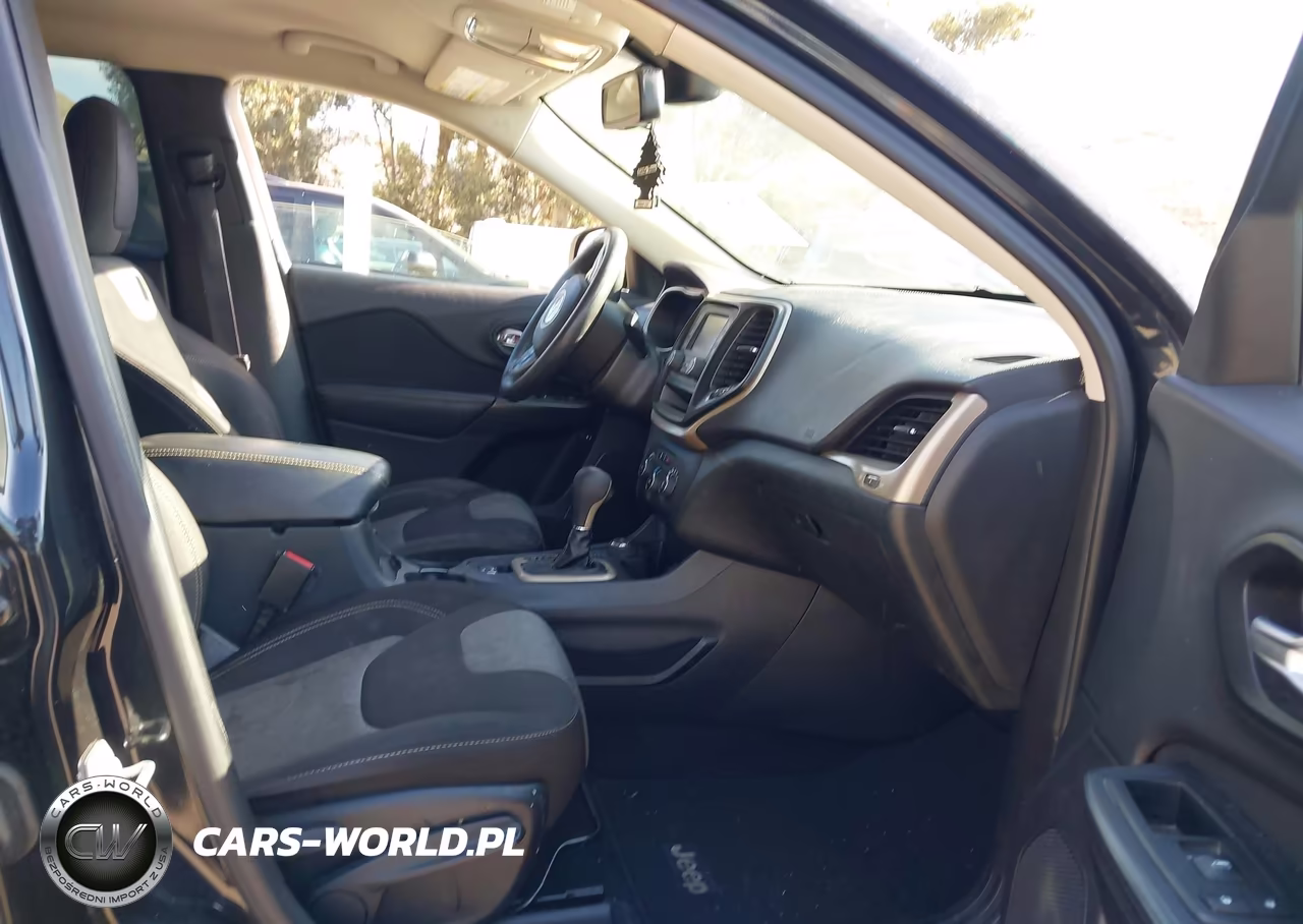 2015 Jeep Cherokee Sport VIN:1C4PJMAB4FW716327 - 5