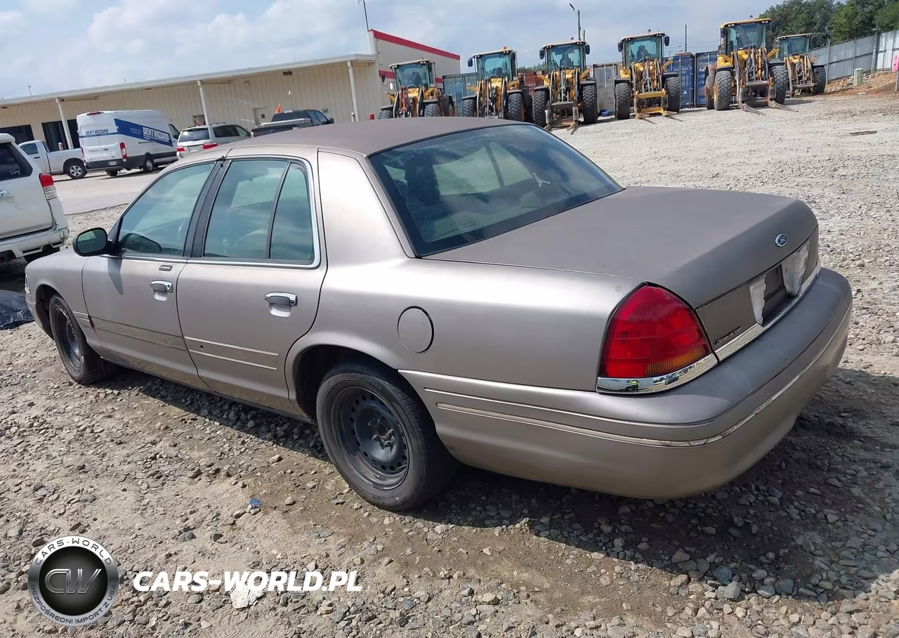 2001 Ford Crown Victoria VIN:2FAFP73W41X179361 - 3