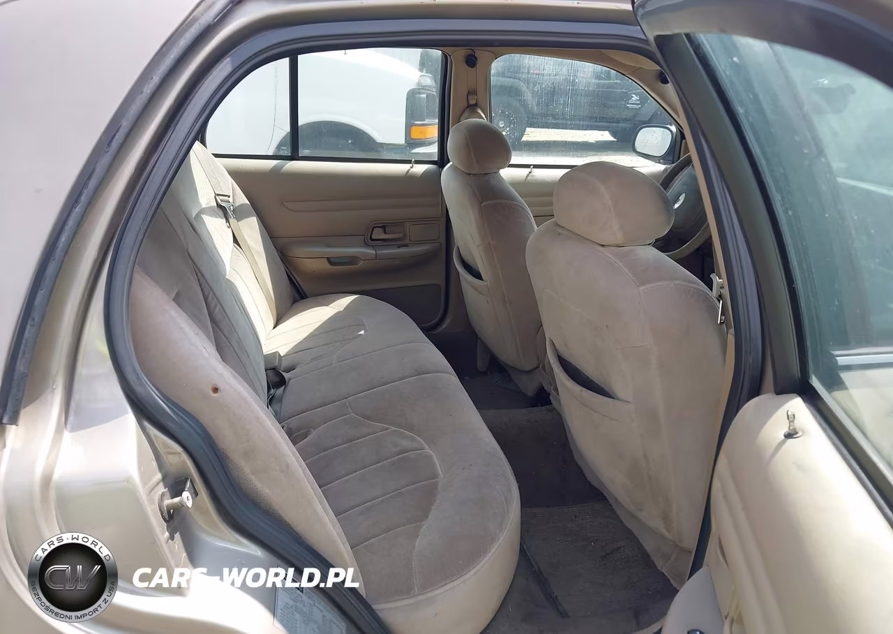 2001 Ford Crown Victoria VIN:2FAFP73W41X179361 - 8