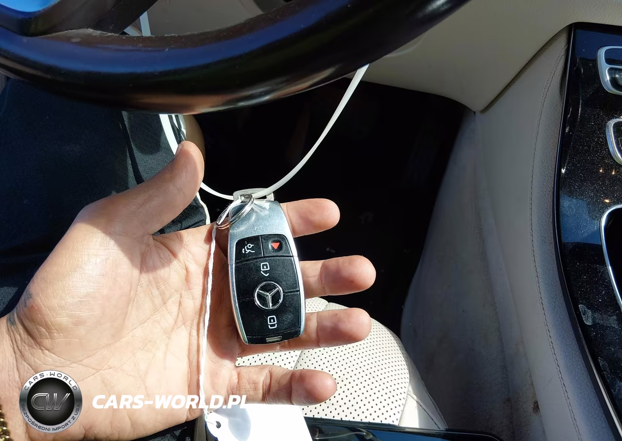 2018 Mercedes-Benz E 300 4Matic VIN:WDDZF4KB0JA306872 - 11